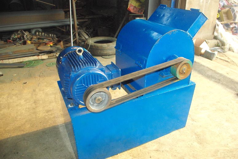 粉餅機，碎餅機，大餅打碎機，花生茶籽大豆餅粉碎機